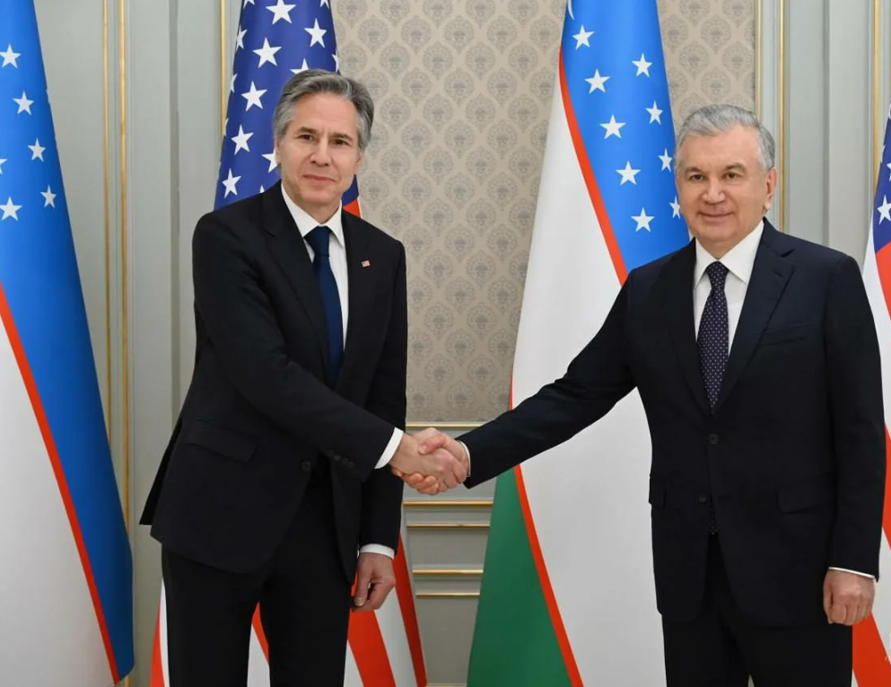 Энтони Блинкен, как правило, уговаривает наших соседей "не иметь дело с Москвой".