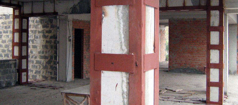 Усиленные обоймой колонны