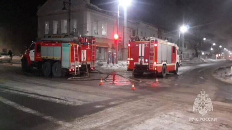    В центре Оренбурга ночью тушили пожар в здании на улице 9 января Белов Михаил Александрович