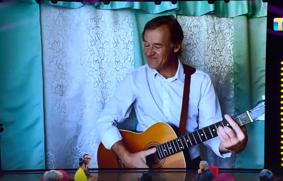 леденец на палочке завиток. карамель "пальцы-леденцы" 10гр/30шт, , шт. леденцы. конфетка 10 02 2024. леденцы menthoplus 2-cherry.