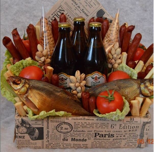    Букет из пива, рыбы и колбасы   
Источник: Скриншот из видео