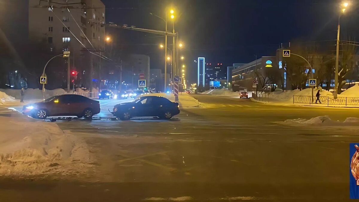    В Казани в ДТП столкнулись два автомобиля. Трагедии удалось избежать благодаря детскому креслу. Об этом сообщает пресс-служба ГИБДД.