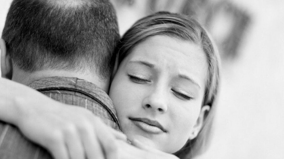 Отец обучает ребенка. Мужчина с ребенком со спины. Образ отца в литературе презентация. Роль папы в воспитании дочери. Поучение младшим детям.