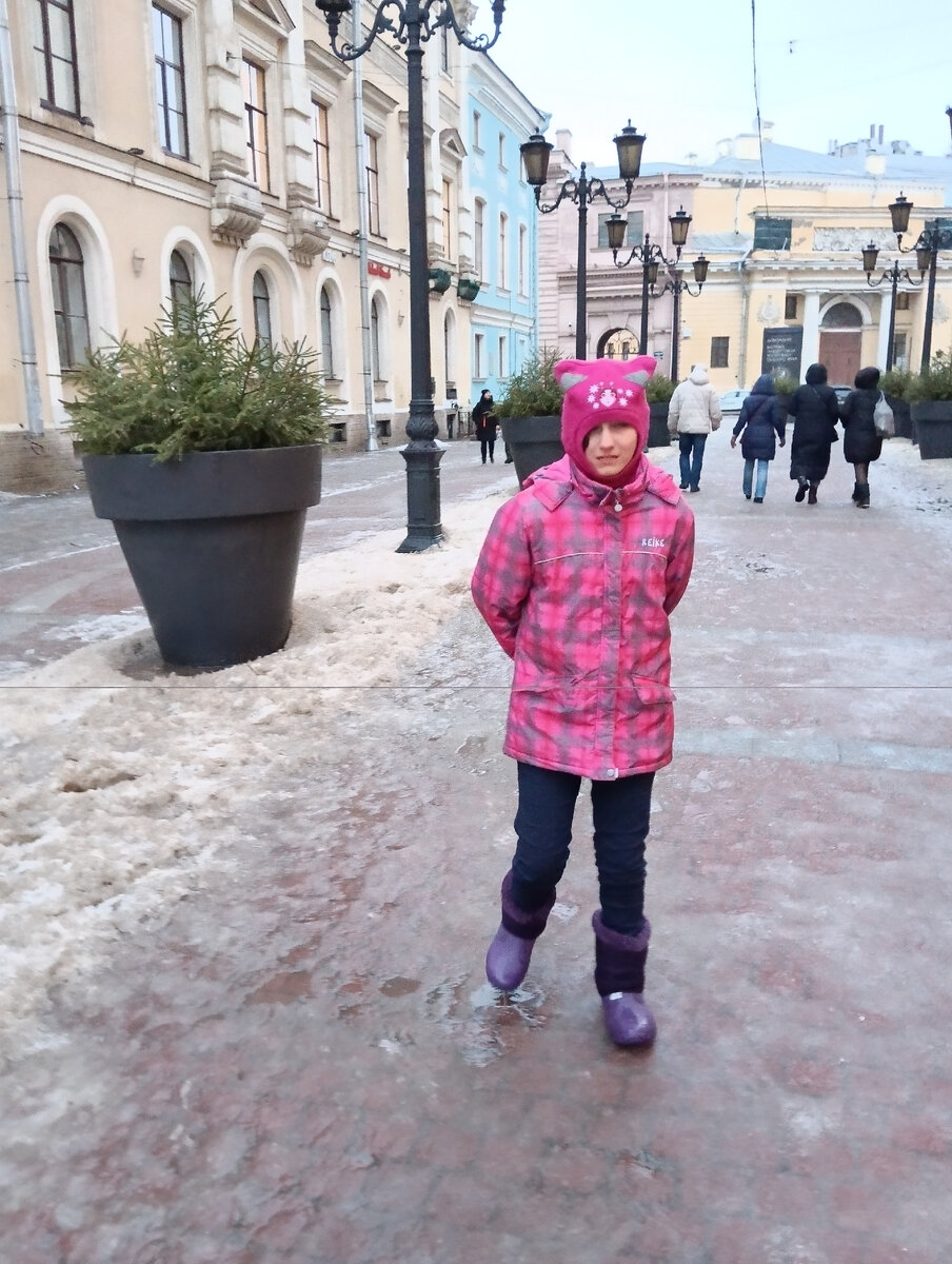 Горбатый лёд и сверху вода. 