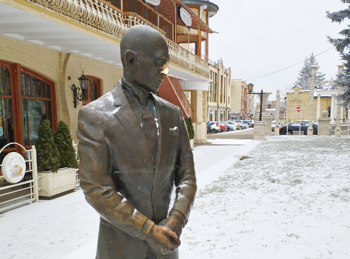 Пятигорск, Киса Воробьянинов у парка Цветник