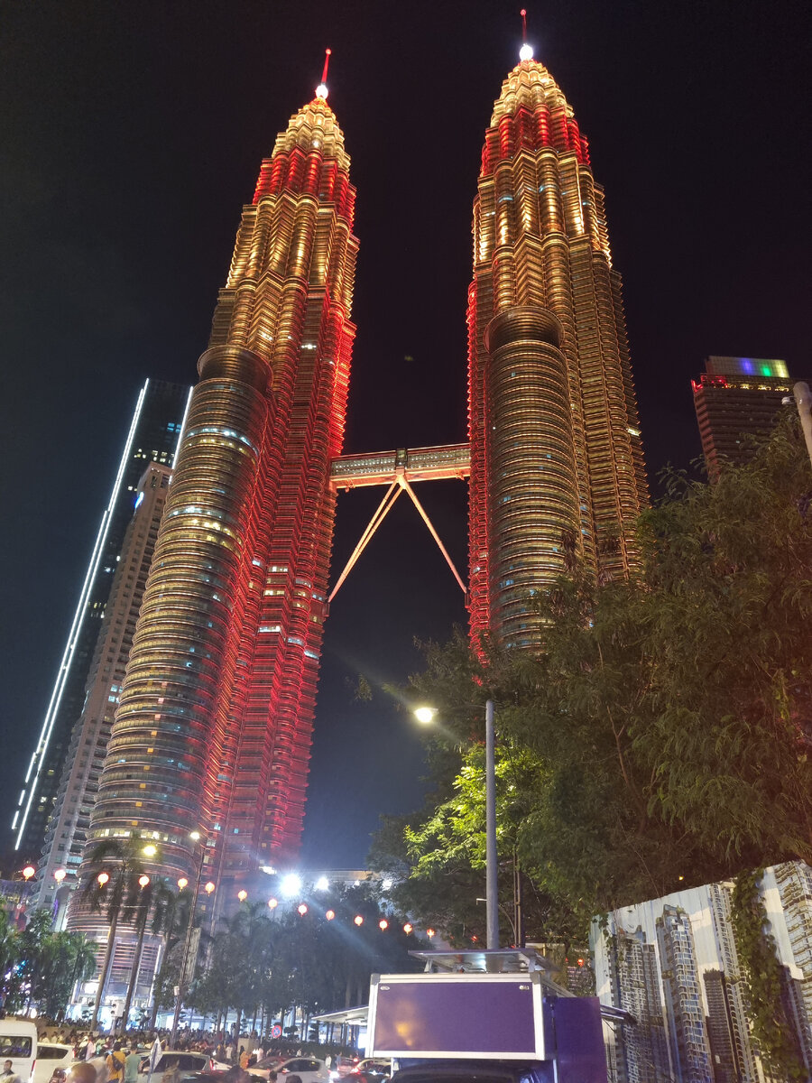 Башни Петронас в канун Китайского Нового года, 2024 год,Куала-Лумпур 