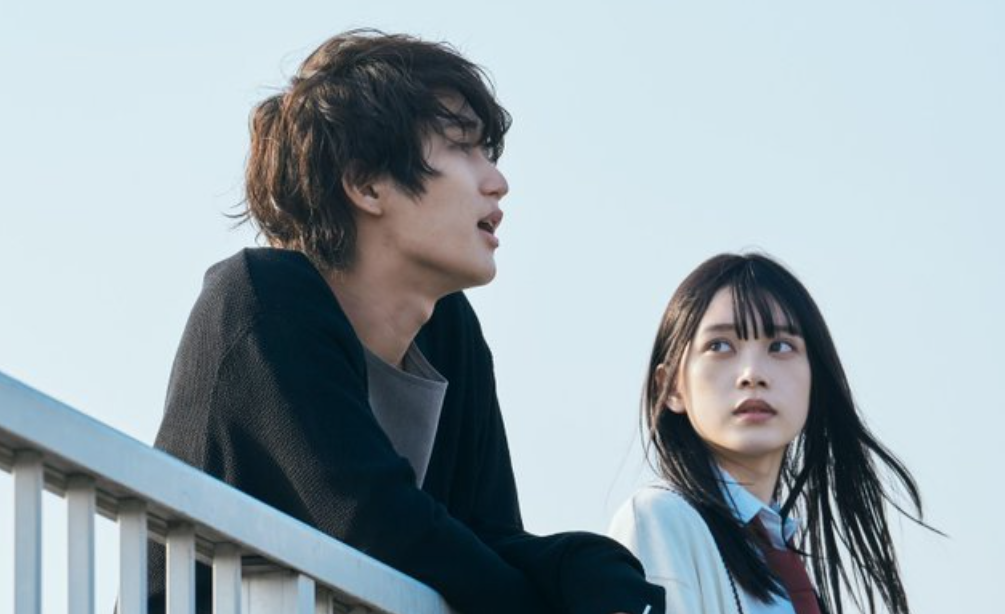 «Проблемная старшеклассница и непутевый учитель» (2023) - японская дорама, которая снята в жанрах романтики, драмы и комедии. Содержит 9 недлинных серий, поэтому смотрится быстро.-2