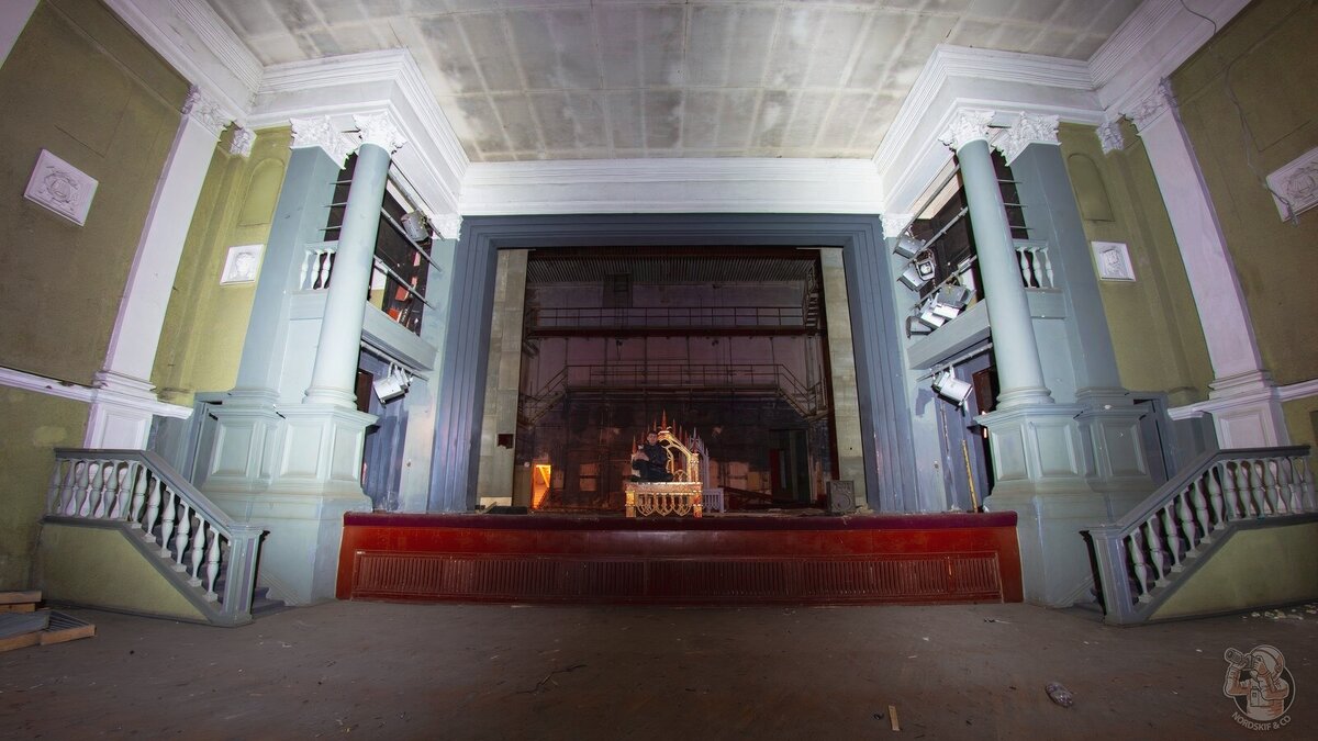 Заброшенный театр в Ижевске — Сцена