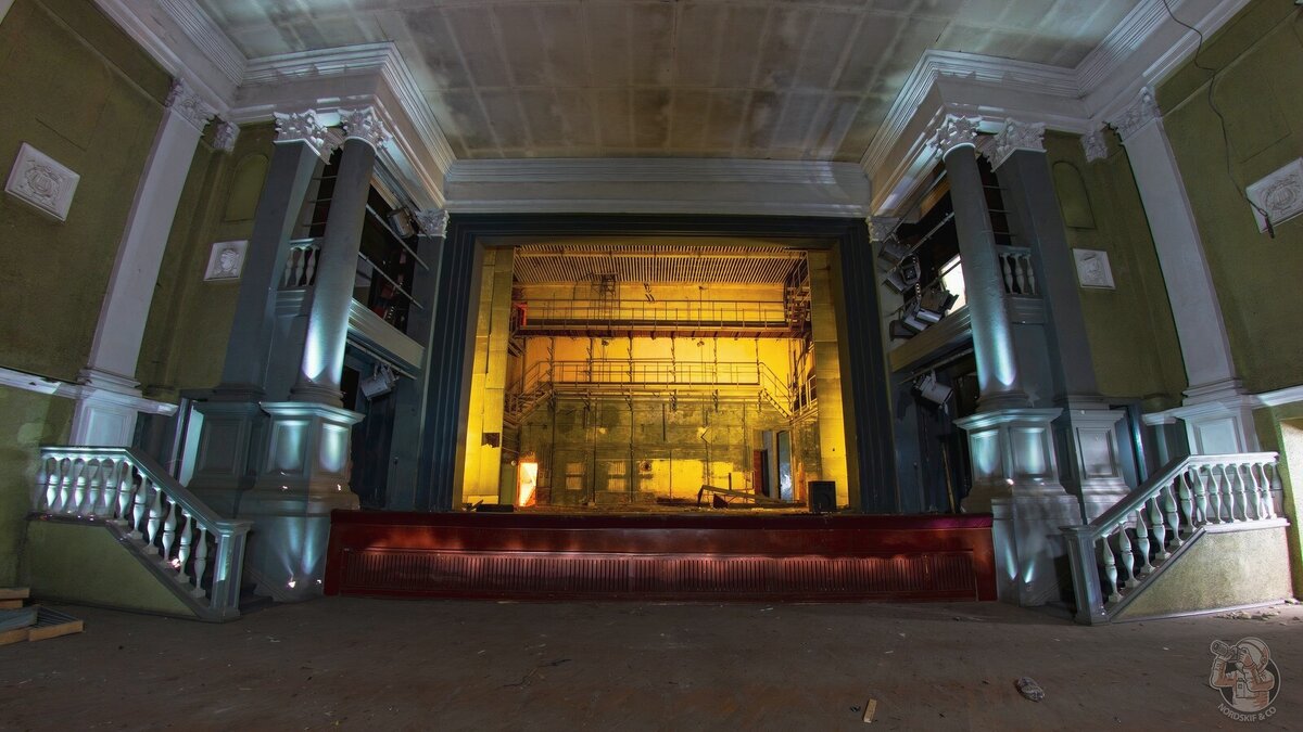 Заброшенный театр в Ижевске — Сцена