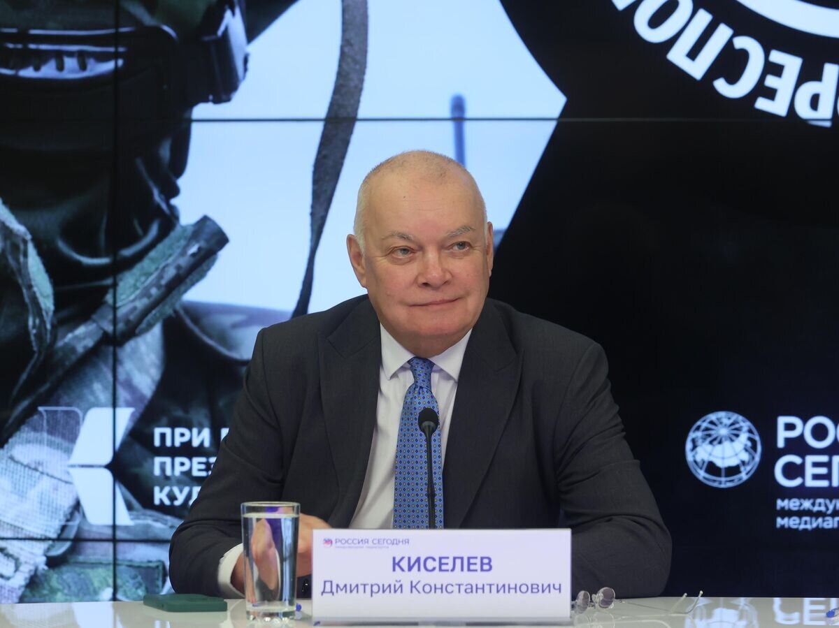    Генеральный директор Международной медиагруппы "Россия сегодня" Дмитрий Киселев во время пресс-конференции, посвященной началу сотрудничества Международной медиагруппы "Россия сегодня" и проекта Тимура Ведерникова #МУЗЫКАВМЕСТЕ, в Международном мультимедийном пресс-центре "Россия сегодня" в Москве © РИА Новости / Виталий Белоусов