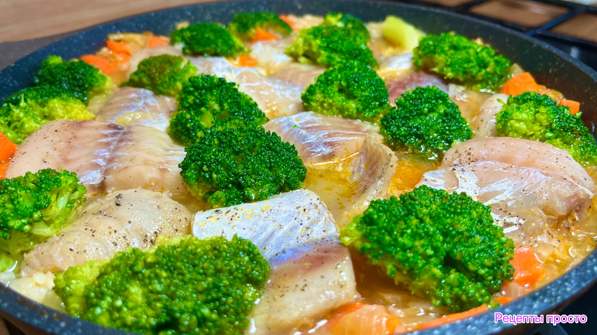 Приготовила минтай с рисом и овощами.