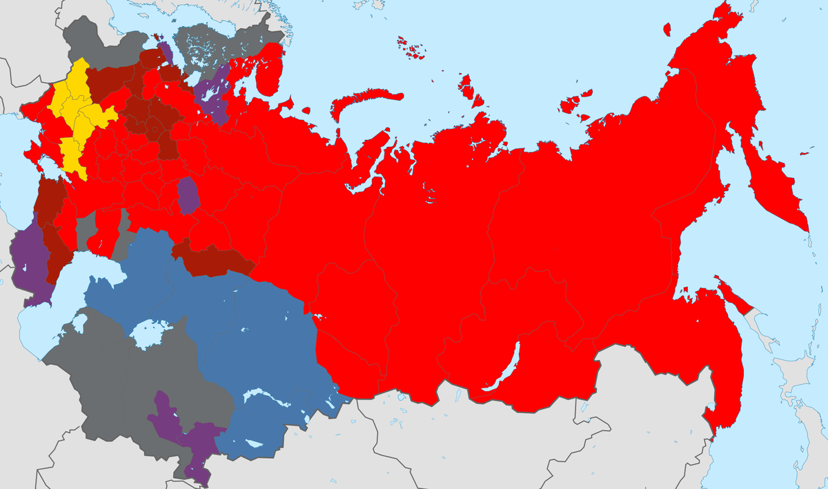 Вот, кстати, любопытная карта. На ней — какая партия в регионе больше всех набрала голосов на выборах в Учредительное Собрание. Темно-красное — большевики, светло-красное — эсеры, другие цвета — местные национальные силы. Белых (то бишь кадетов-октябристов) мы вообще ни в одном регионе не видим. Это к вопросу о популярности белого движения. Вон даже УПСР есть (Украинская партия социалистов-революционеров, желтые). Белые же выезжали именно на недовольстве политикой «военного коммунизма» окраин. 