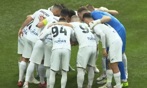 Юрты алтайцев 19 век. Наадам монголия. Казахские батыры. Казах в тюбетейке. Казашка в национальном костюме.