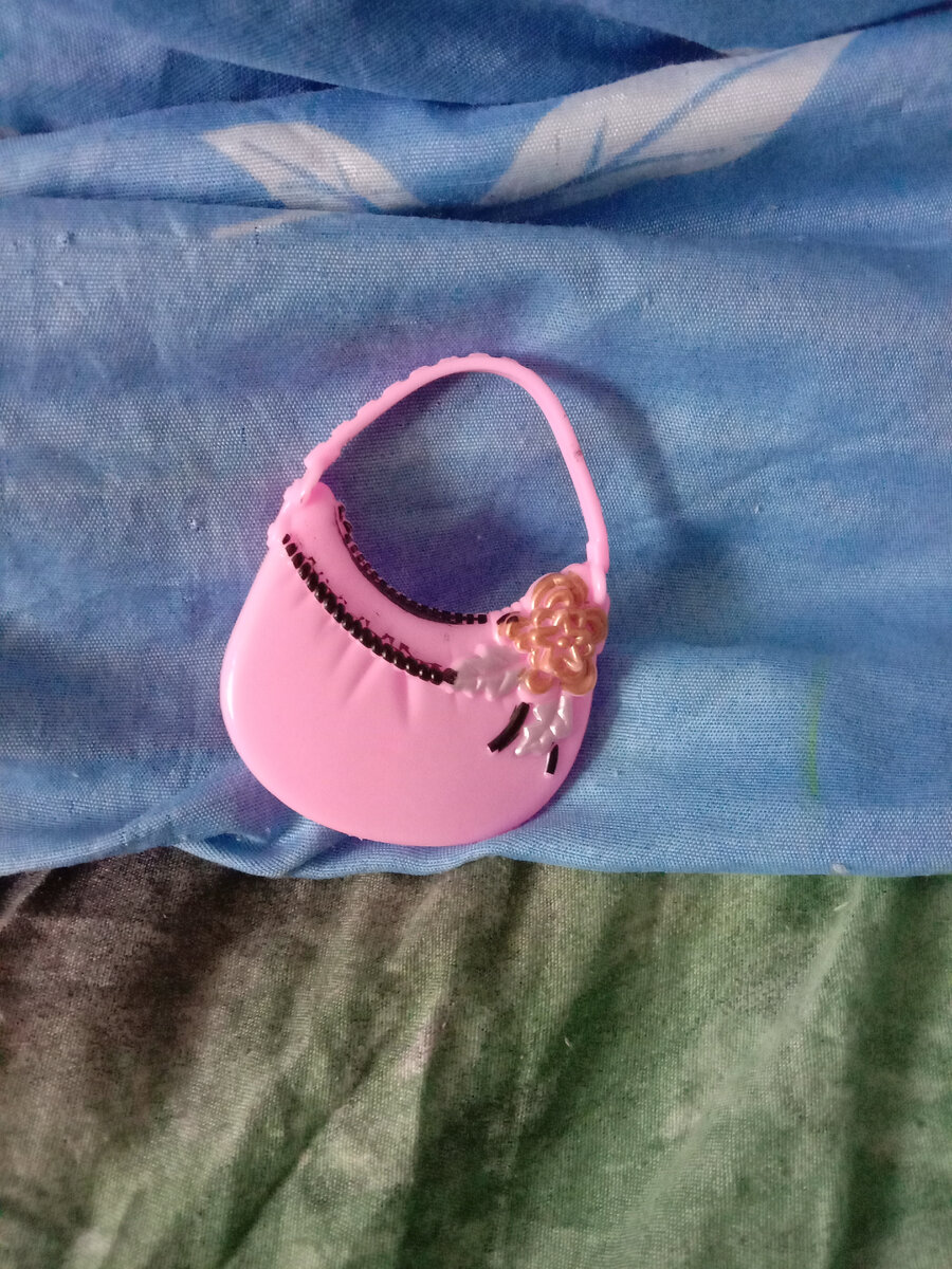 В комплекте вот такая недосумка. 