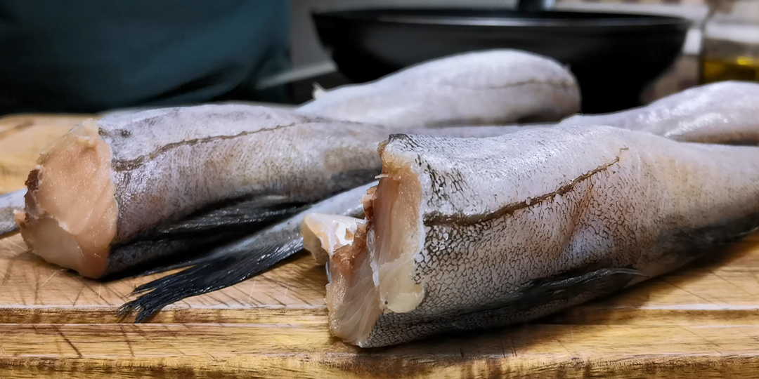 Самая дешевая простая рыба, а вкус потрясающий. Минтай на сковороде без жарки рыбы