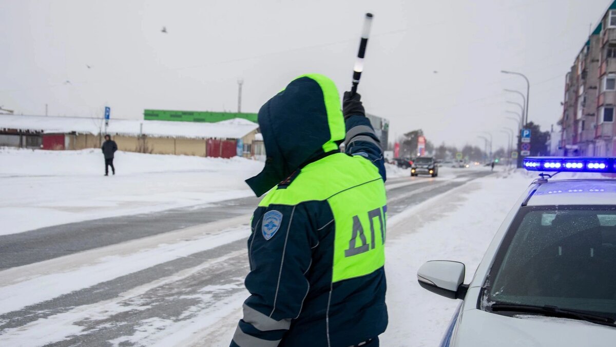 В Новом Уренгое сотрудники ГИБДД поймали пьяного водителя вахтового  автобуса | Север-Пресс Новости Ямала | Дзен