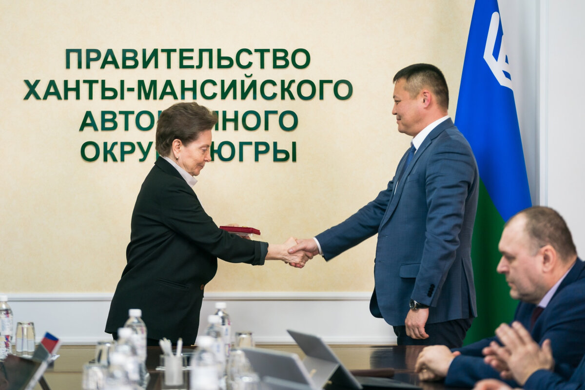    Наталья Комарова вручила югорчанам высокие государственные награды