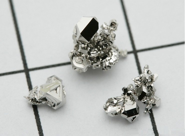 какой металл 19 века ценился дороже золота. 8 гр. открытие алюминия. золотая самородок самородок золотая. старинные слитки золота.