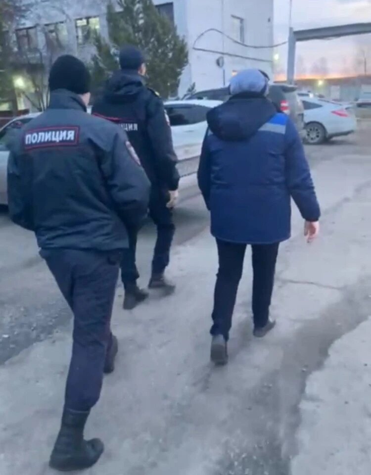 Подозреваемая задержана. Фото: стоп-кадр видео пресс-службы ГСУ СК России по Красноярскому краю и РХ. 
