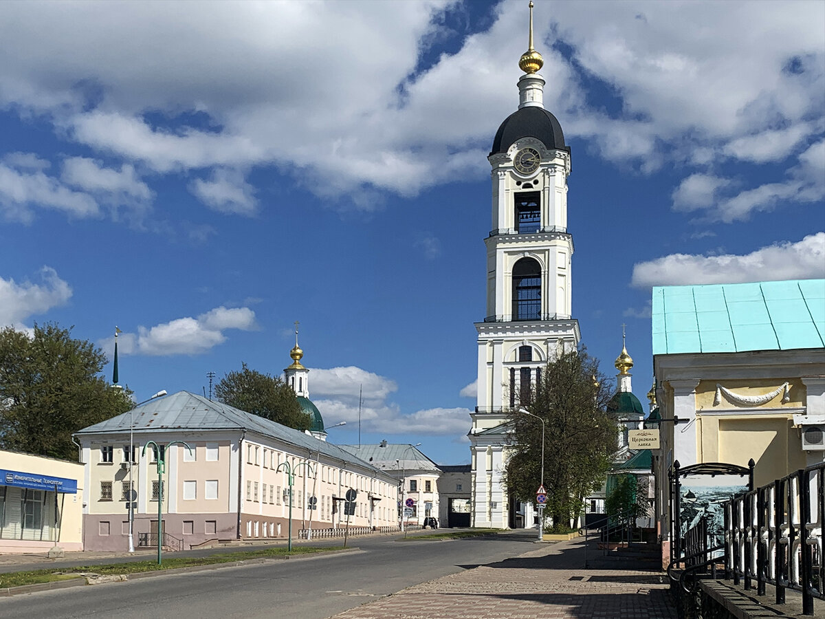 «Башня» - колокольня Саровского монастыря, долгое время использовавшаяся как телебашня