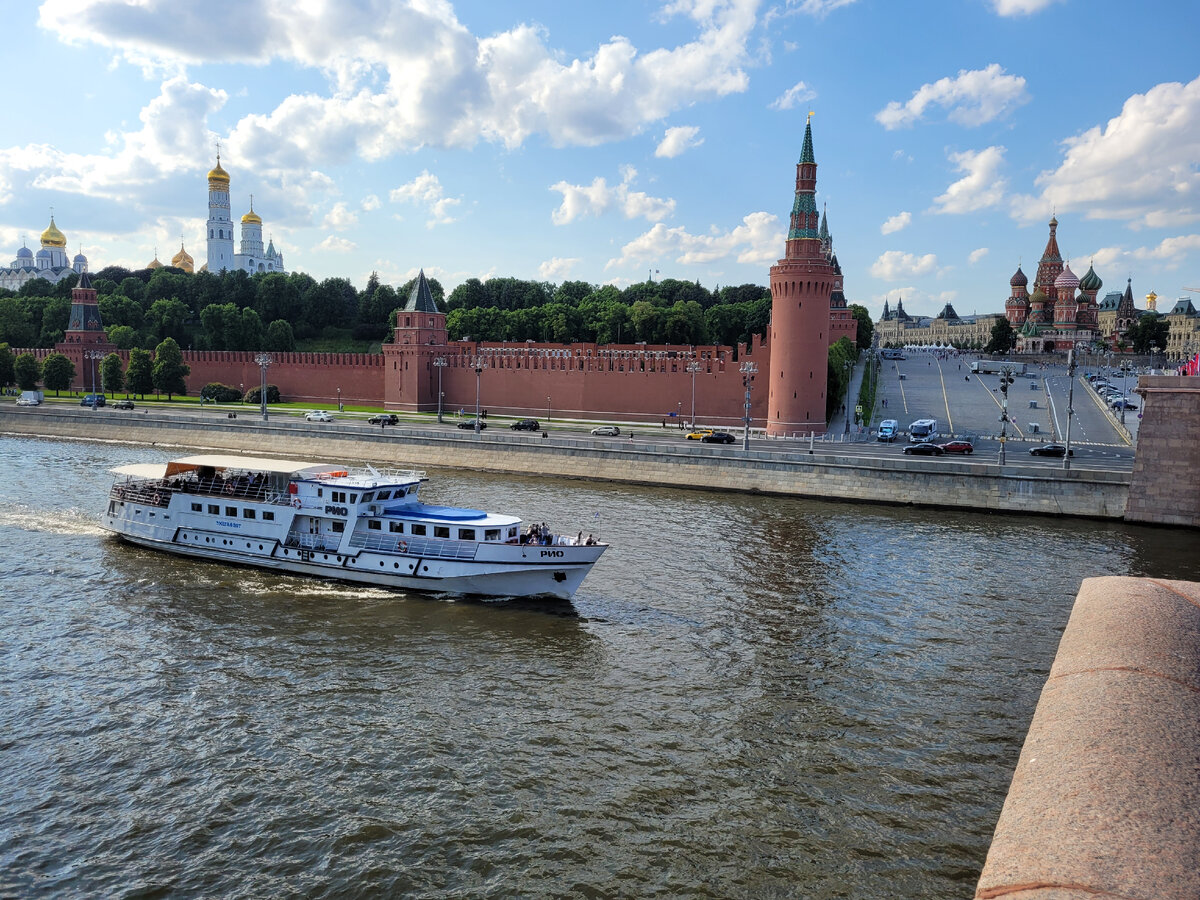 Фото сделано в Москве, впрочем, это и так очевидно)