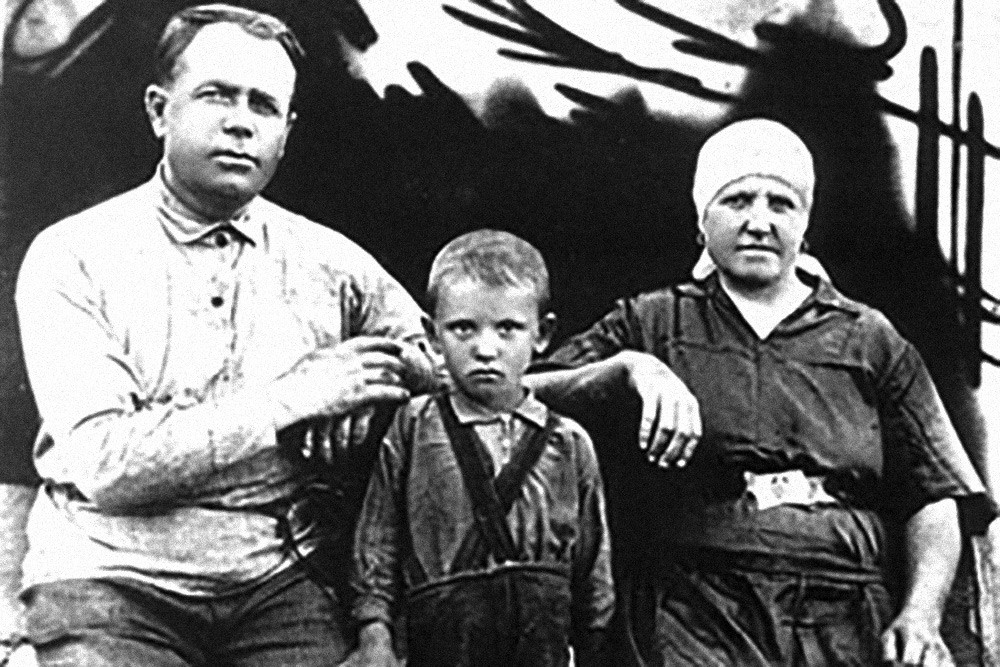 Михаил в детстве