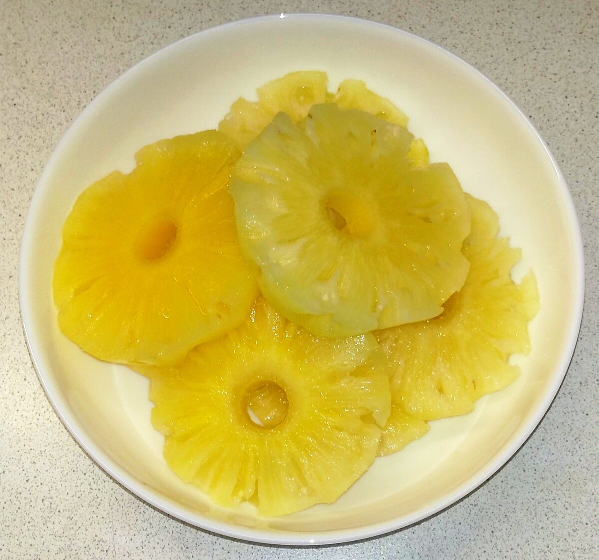 Пришлось сбегать за банкой ананасов кольцами в магазин