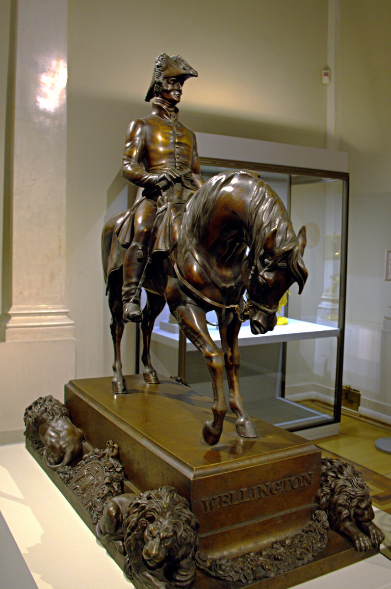 Из экспонатов выставки "Умелых рук искусная работа"