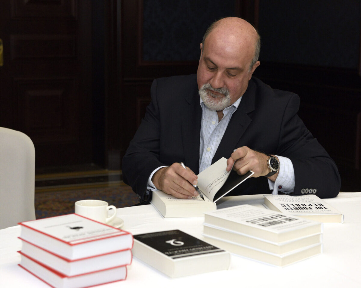 Автор книги – Нассим Талеб