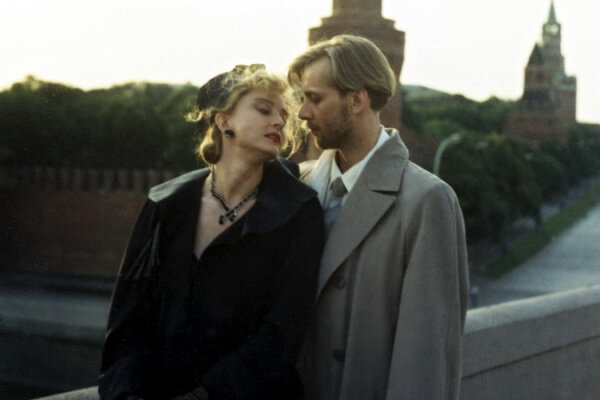 Тот случай, когда в "химию" между актёрами безоговорочно веришь. Источник: kino-teatr.ru