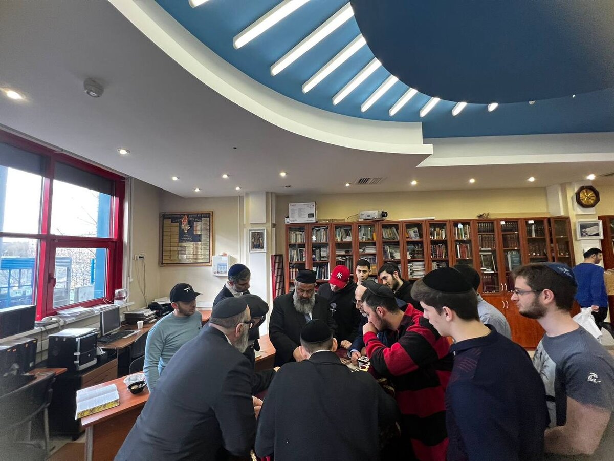 חברים! Хаверим! Друзья! А Знаете ли Вы, что учится в Иешиве Шаарей Мизрах - это не только престижно, но и выгодно!
С Нашим дипломом Вы:
Поступаете в ВУЗ, только с одним экзаменом
Изучаете иностранные языки так, что любой ульпан тихо курит в сторонке
Формируете свой график обучения
Выбираете любую из 5 программ
Получаете до 80 тыс. руб. или 600 руб./час стипендии
Но мы уже не говорим о том, что
Отличная атмосфера и прекрасные люди (других не держим)
Факультативные мероприятия
Рекомендации, которые будут с интересом приняты в РФ, странах СНГ, Израиле, США - везде, где есть наши люди.
Мы вас убедили? Да или нет, в любом случае заполните анкету https://forms.yandex.ru/u/65d2088173cee780f83ca182/ или звоните +7(926)66-333-99
