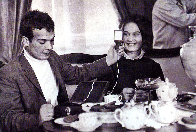Вадим Алисов и Нина Алисова на съемках фильма "Кремлевские куранты". Фото: art.mirtesen.ru