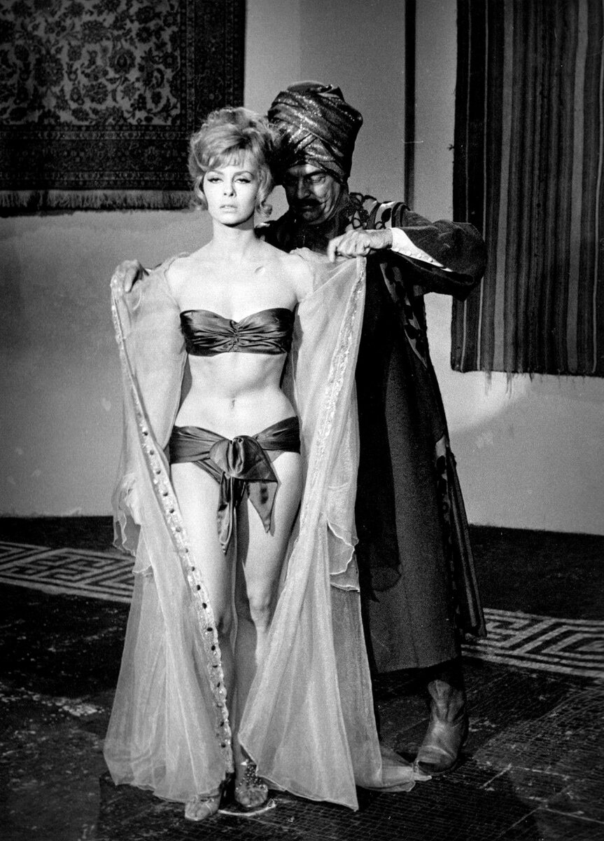 Мишель Мерсье на съемках фильма "Неукротимая Анжелика". Фото из открытых источников интернета.