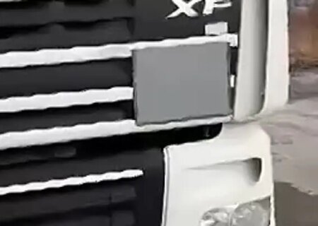    Протестующие поляки не пропустили через границу автовоз с автомобилями для ВСУ