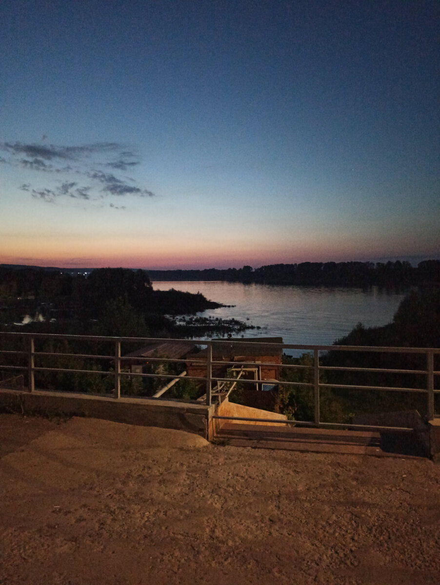 Вот та самая набережная на берегу Вятки. Красотища! 