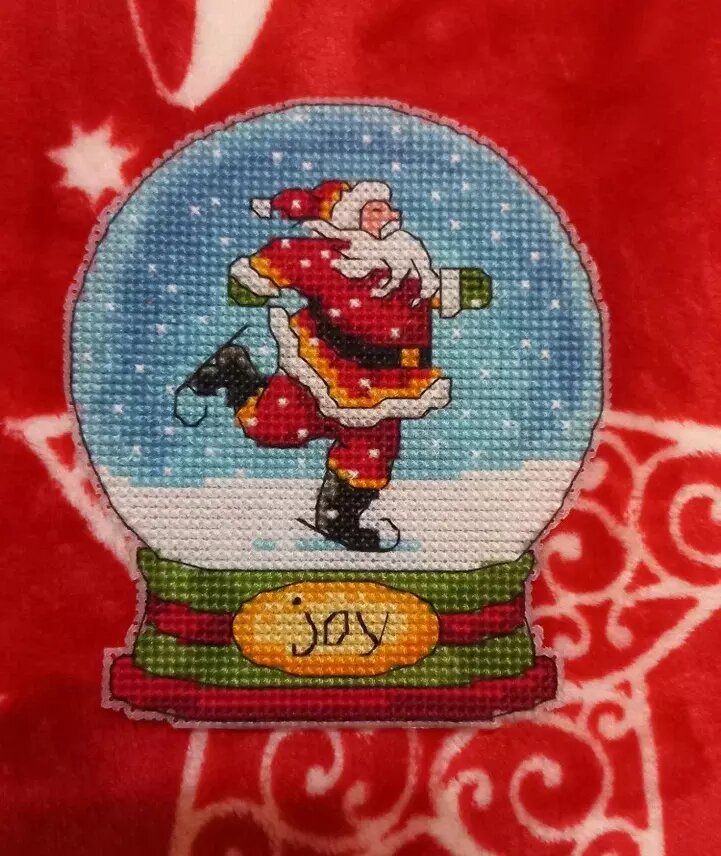 Persianka вышивает Коллекция шаров пополнилась задорным Сантой на коньках. Dimensions