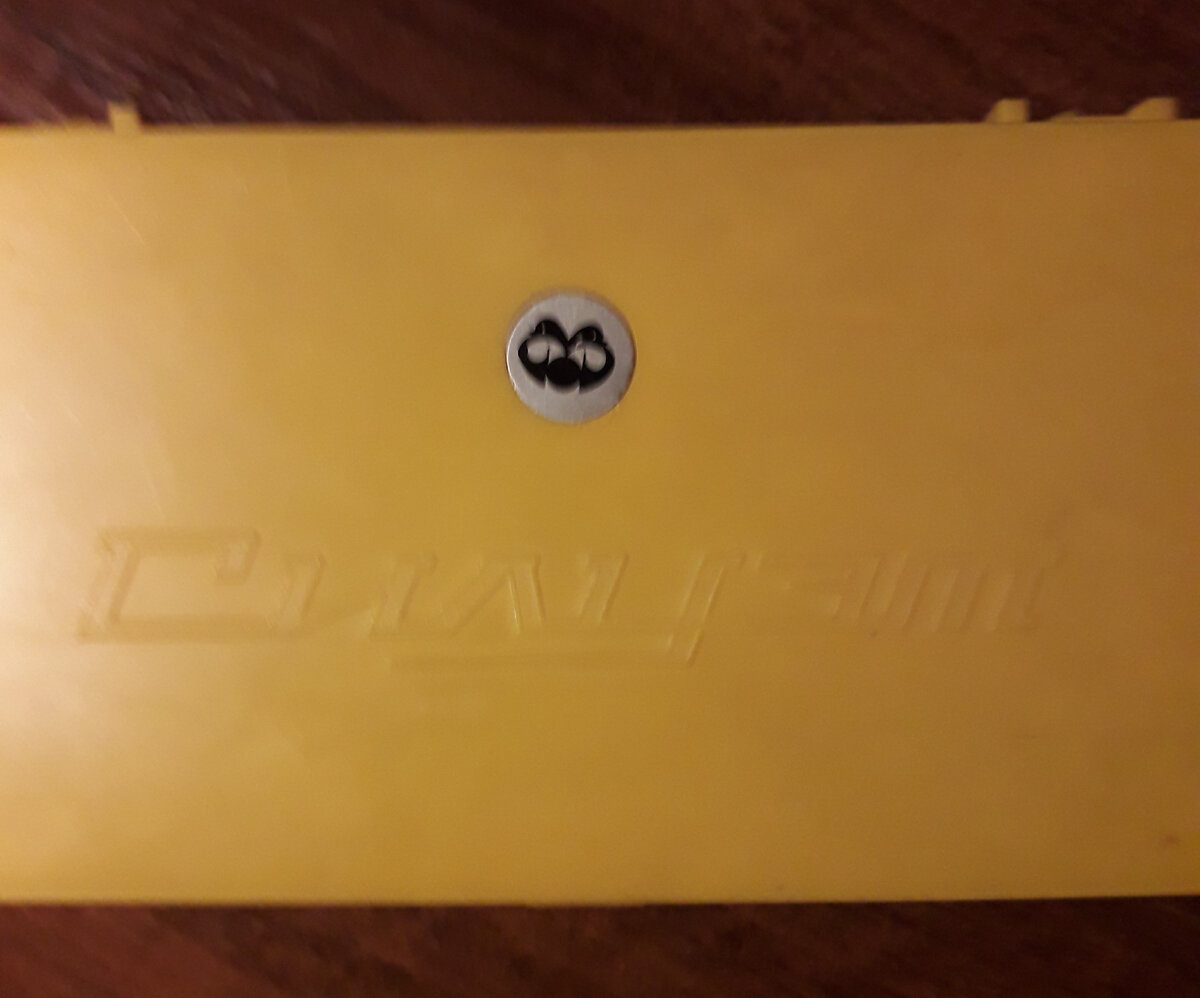 Здесь получше видно надпись; но год изготовления не нашла; прибор получила в наследство, точную дату никто не помнит; начало 80-х годов прошлого столетия