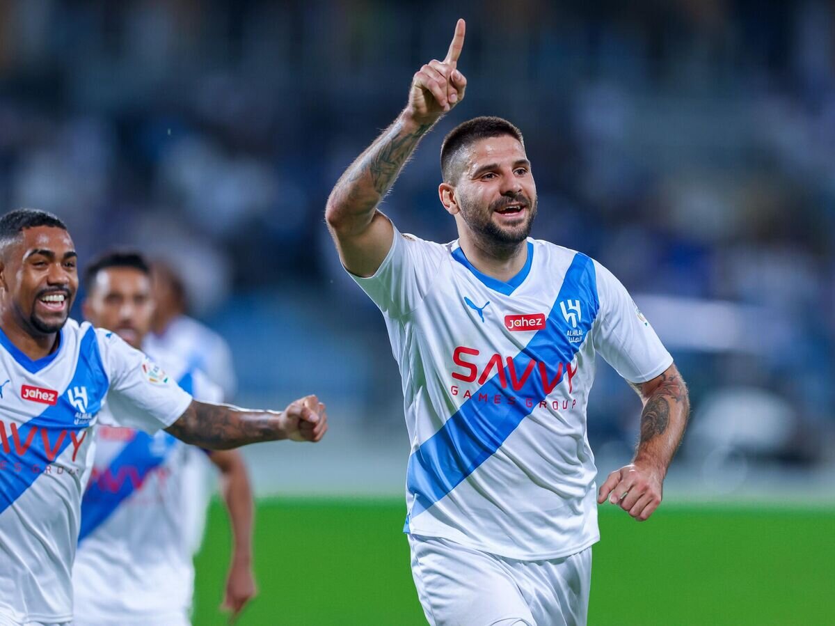    Игроки "Аль-Хиляля" Александар Митрович (справа) и Малком© Фото : Пресс-служба "Аль-Хиляля"