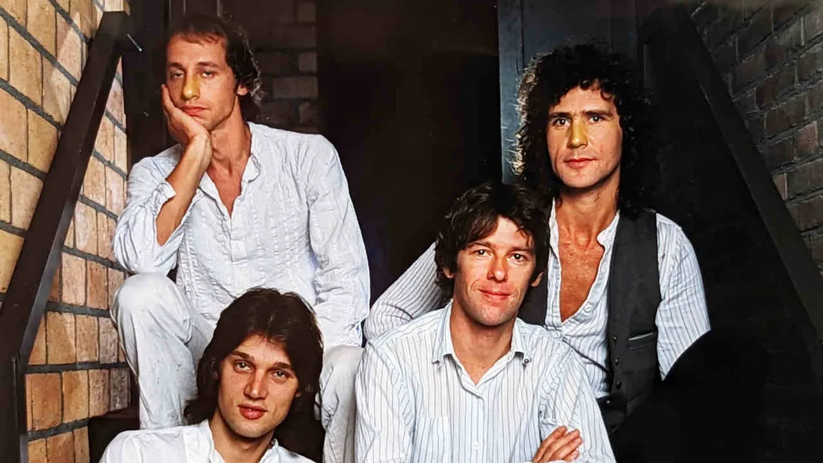 Dire Straits в 1978 году: (по часовой стрелке вверху слева) Марк Нопфлер, Джон Иллсли, Пик Уитерс, Дэвид Нопфлер 