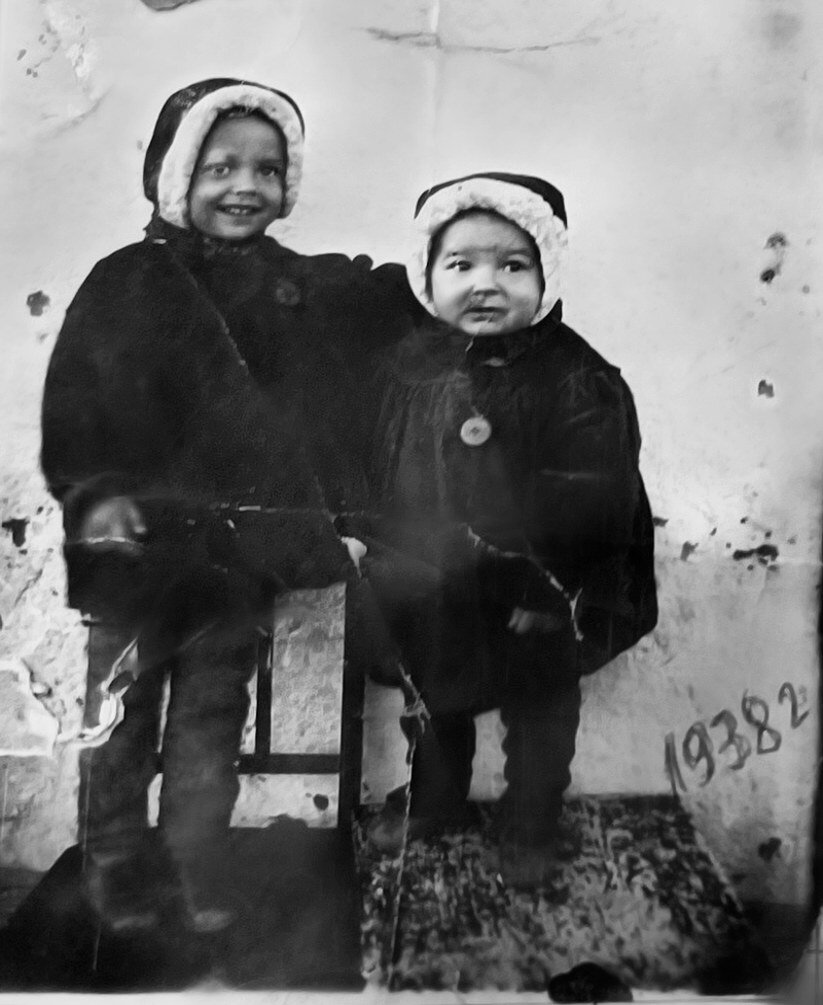 Марта - справа/ФОТО из семейного архива М.А. Винниковой