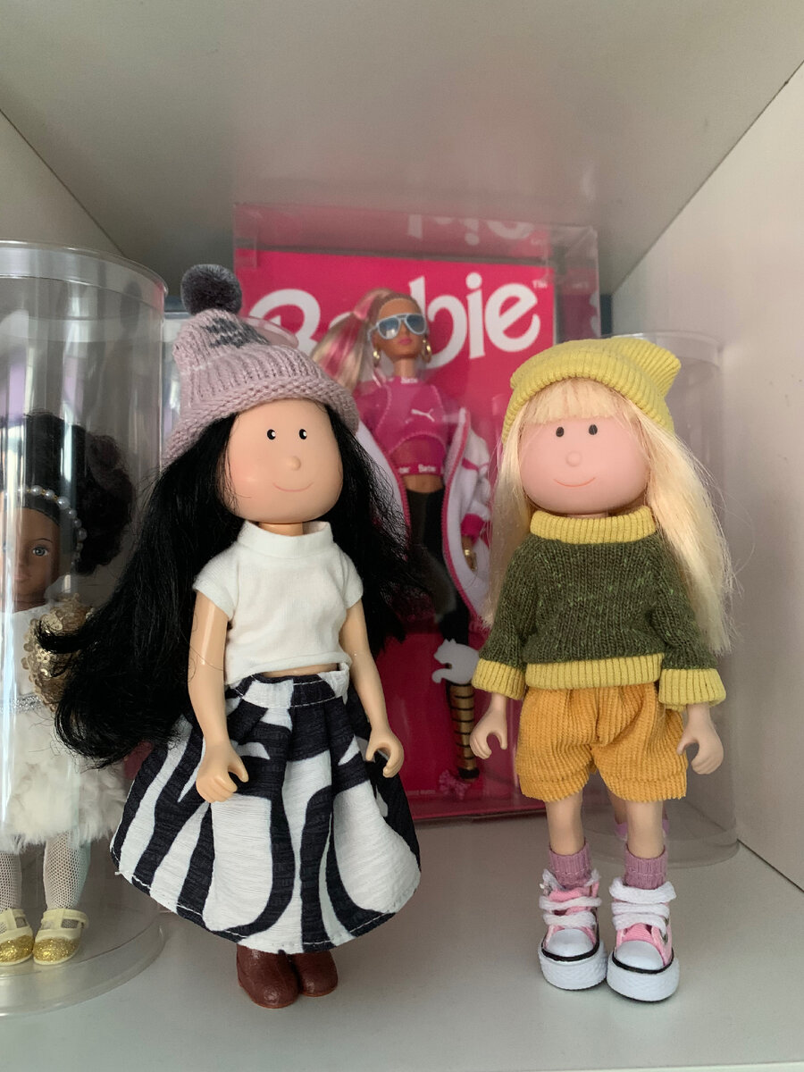 Парочка испанских кукол Amanda’s Family были куплены за копейки в плохом состоянии, отмыты, восстановлены и одеты мной. 