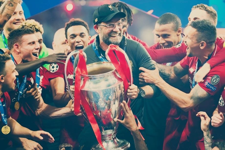 Тот самый 6-й кубок Лиги Чемпионов, который отправился в комнату трофеев на Энфилде.