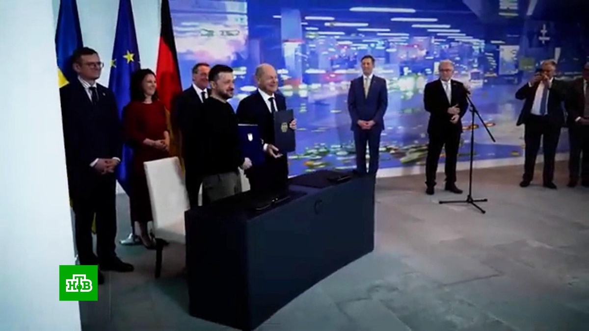 ереван аэропорт звартноц табло. табло вылета аэропорт ереван. вылет самолета. ереван аэропорт звартноц табло вылета. ереван аэропорт звартноц табло.