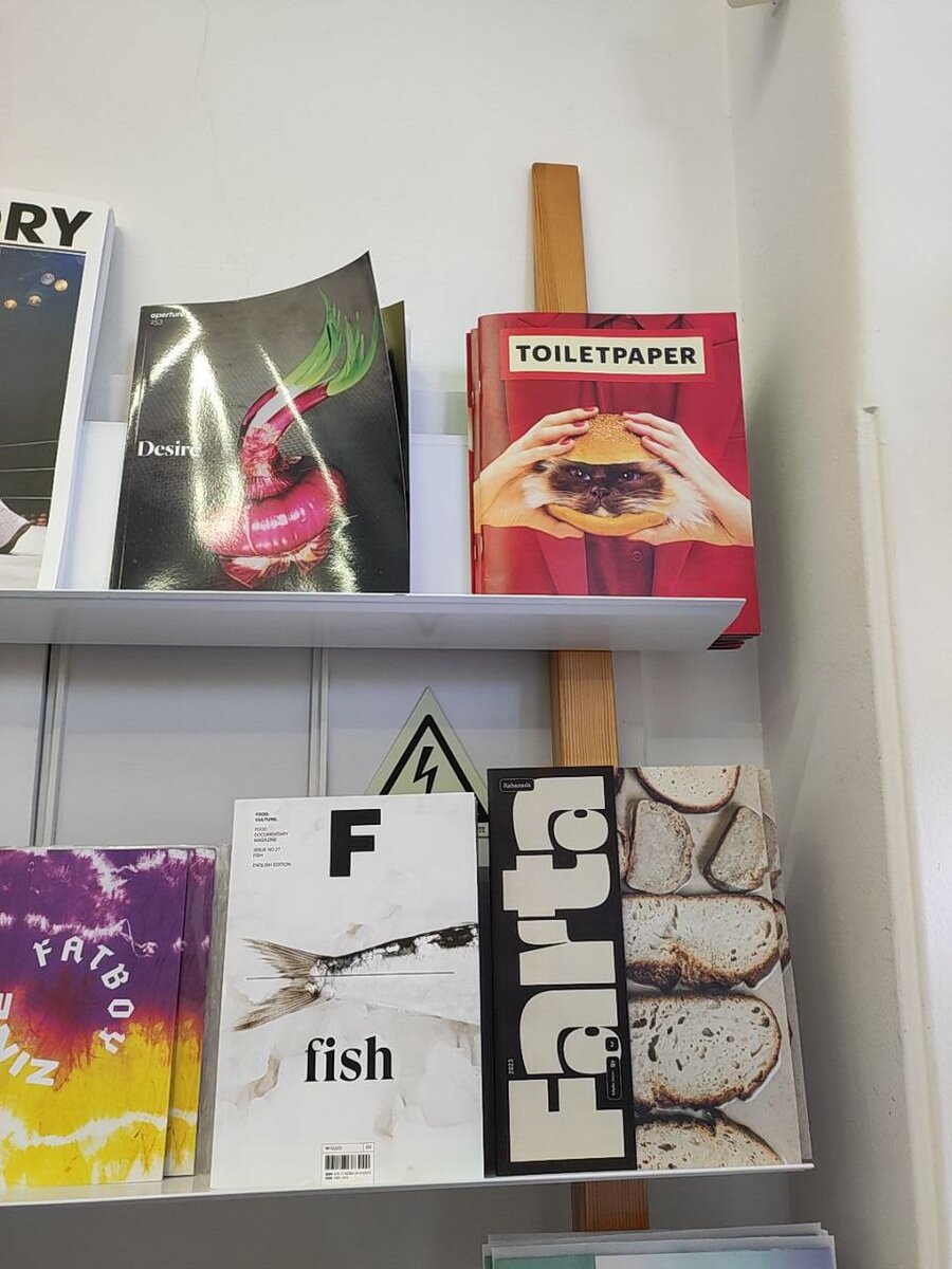 журналы и книги, на которые мы набрели в небольшом магазинчике Лиссабона