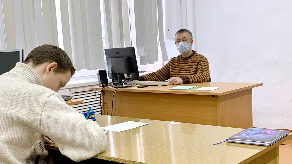 Во время контрольной работы по физике в школе