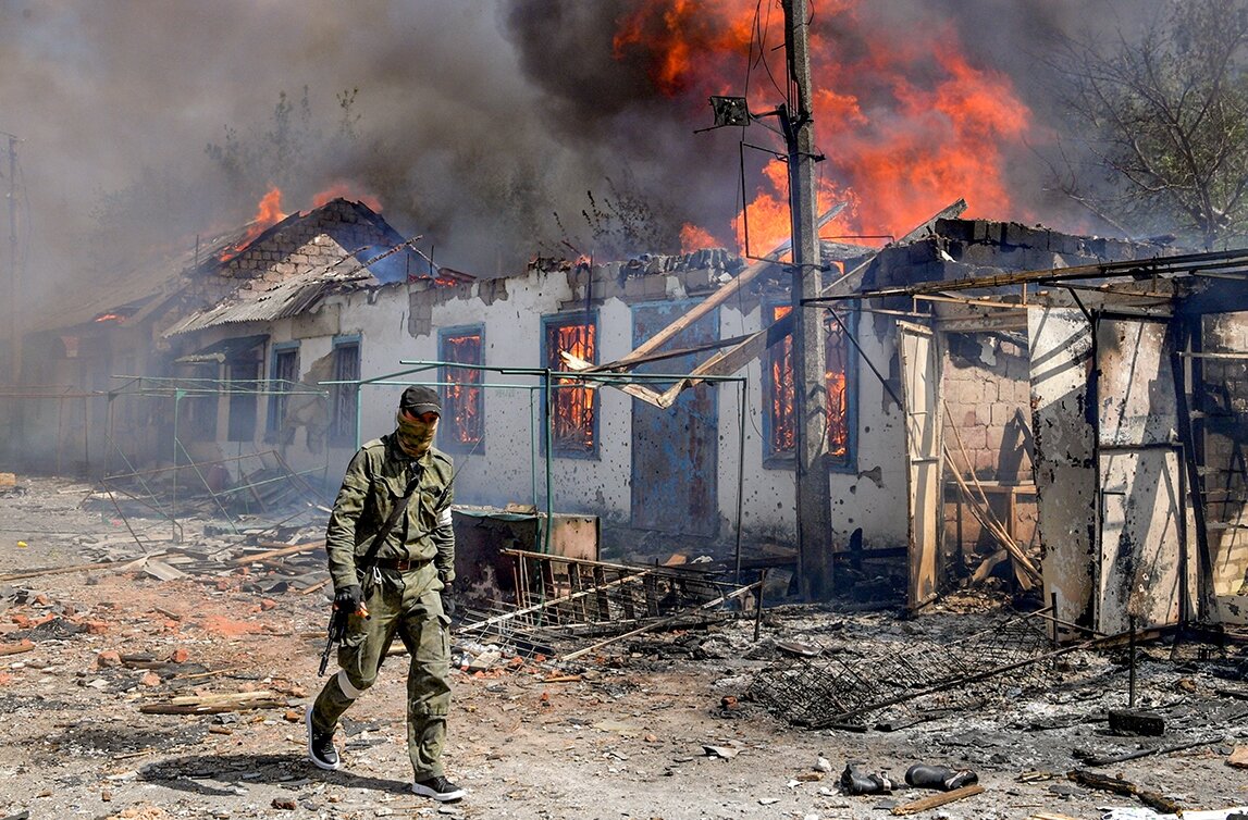 Бой в городе. 08 24. Здание горит. Новости украины 7. 08 24.