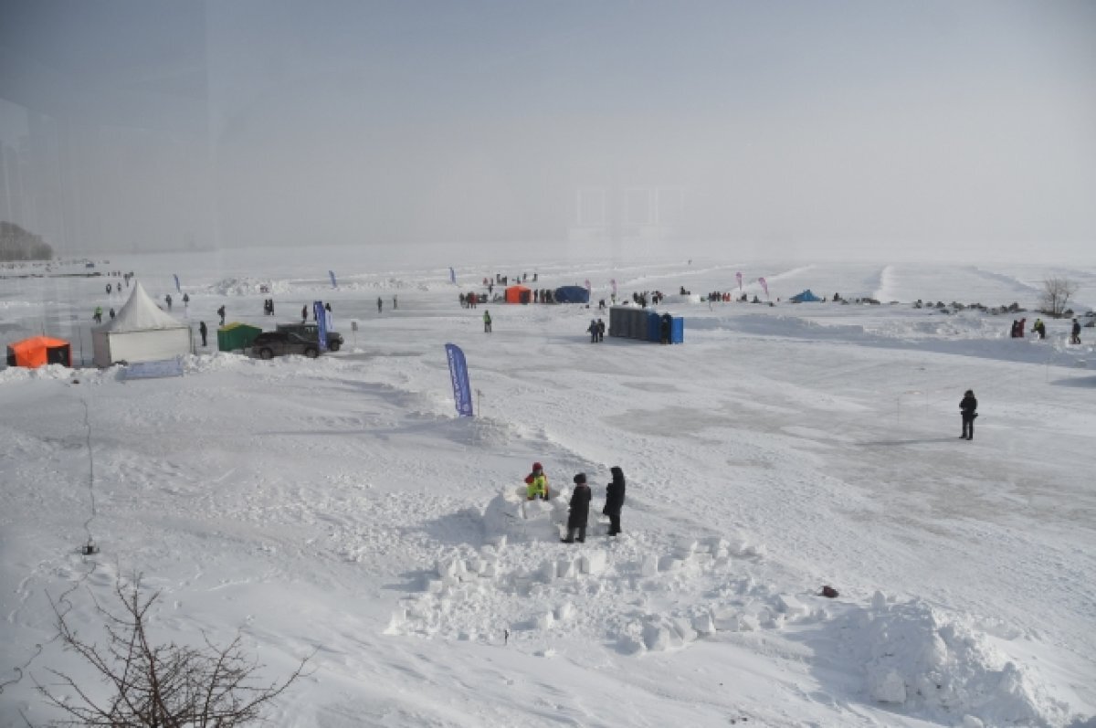    На берегу Оби сотни эскимосов возвели возвели город из иглу