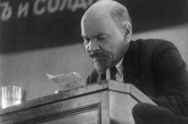 Василий Никандров в фильме «Октябрь» режиссера С. Эйзенштейна, 1927 год/ © РИА Новости