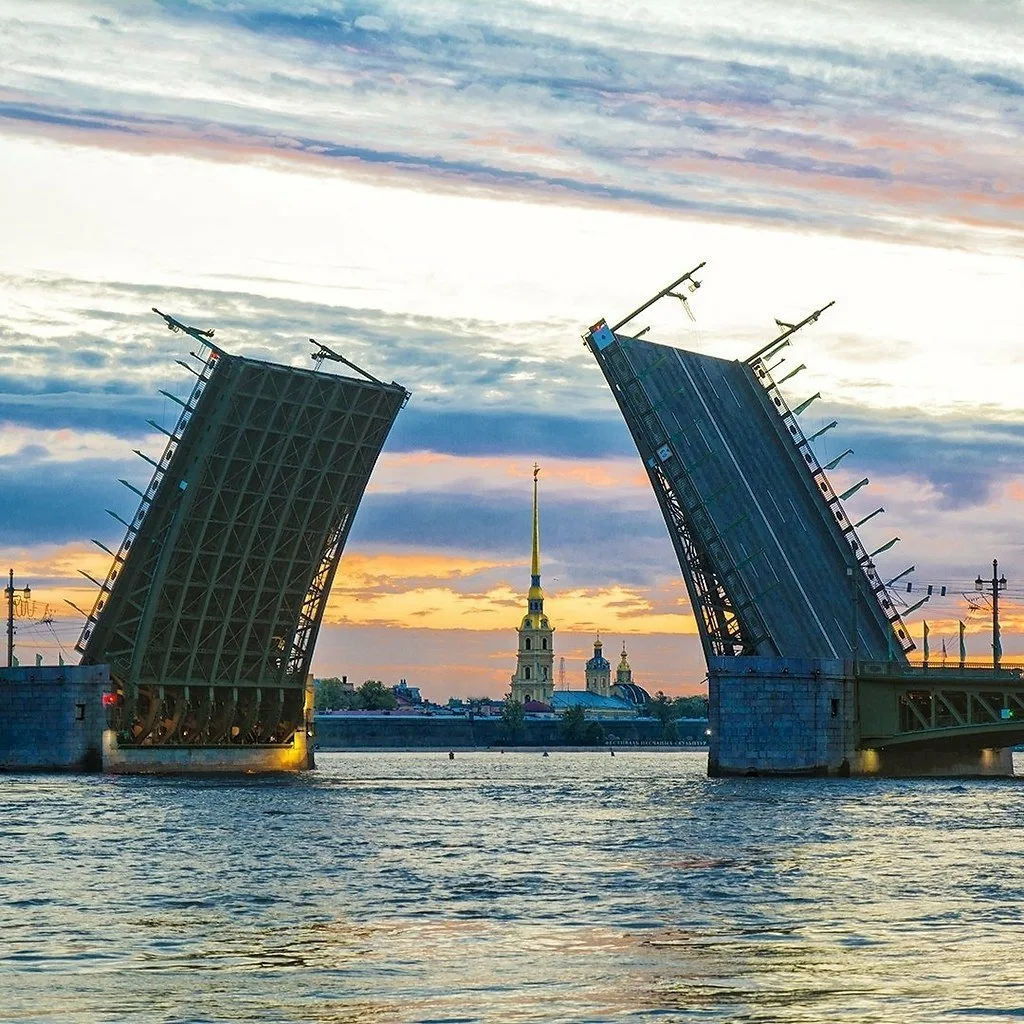 Разводка дворцового моста