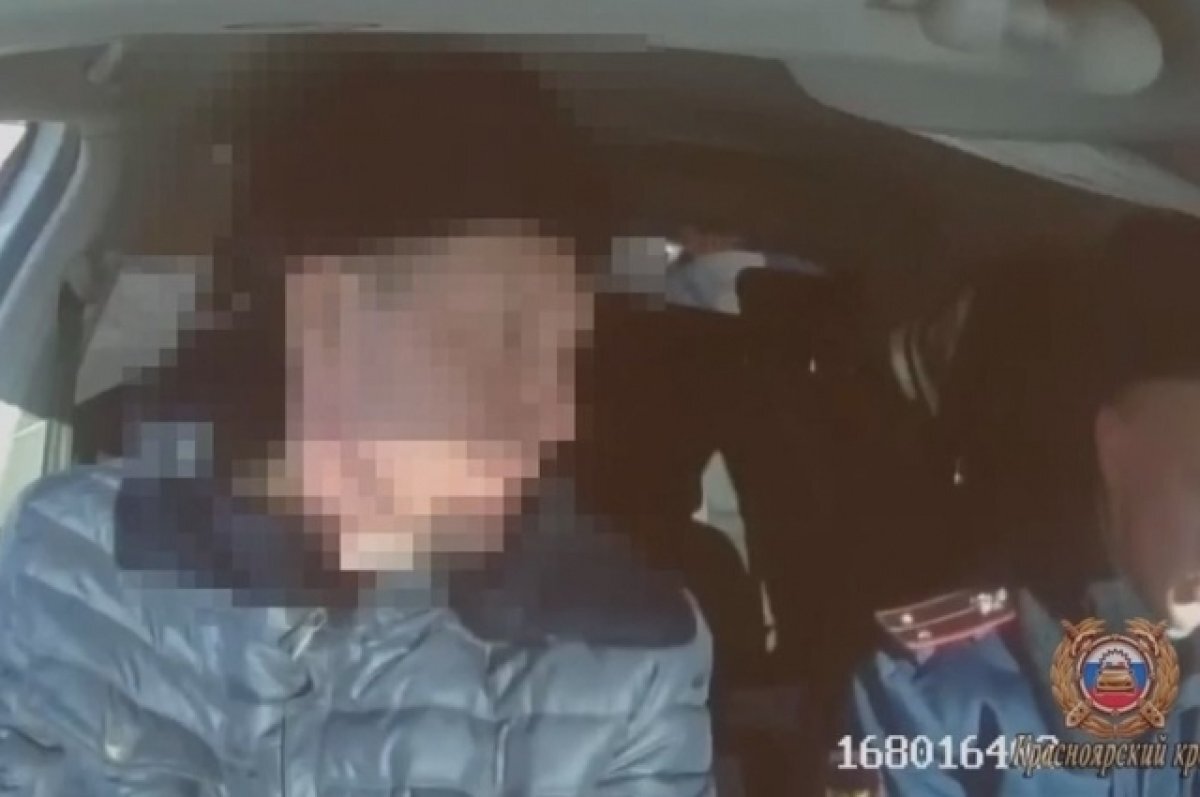    Мужчина пытался дать взятку.